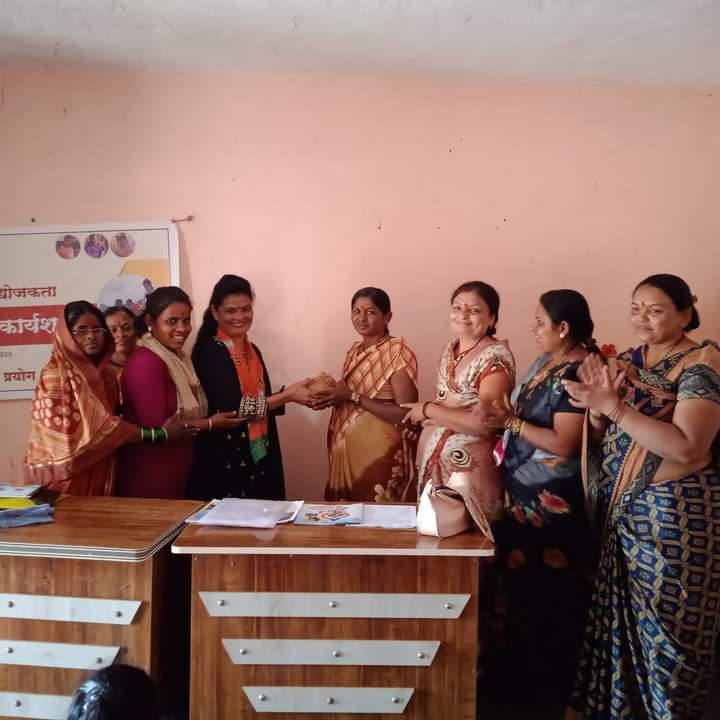  पुणे जिल्हा महिला मोर्चा भाजपा चिटणीस शीतल ताई साबळे यांच्या माध्यमातुन  काटी, तालुका इंदापूर येथे गाव चलो अभियान व हंळदी कुंकू कार्यक्रमाचे आयोजन. 