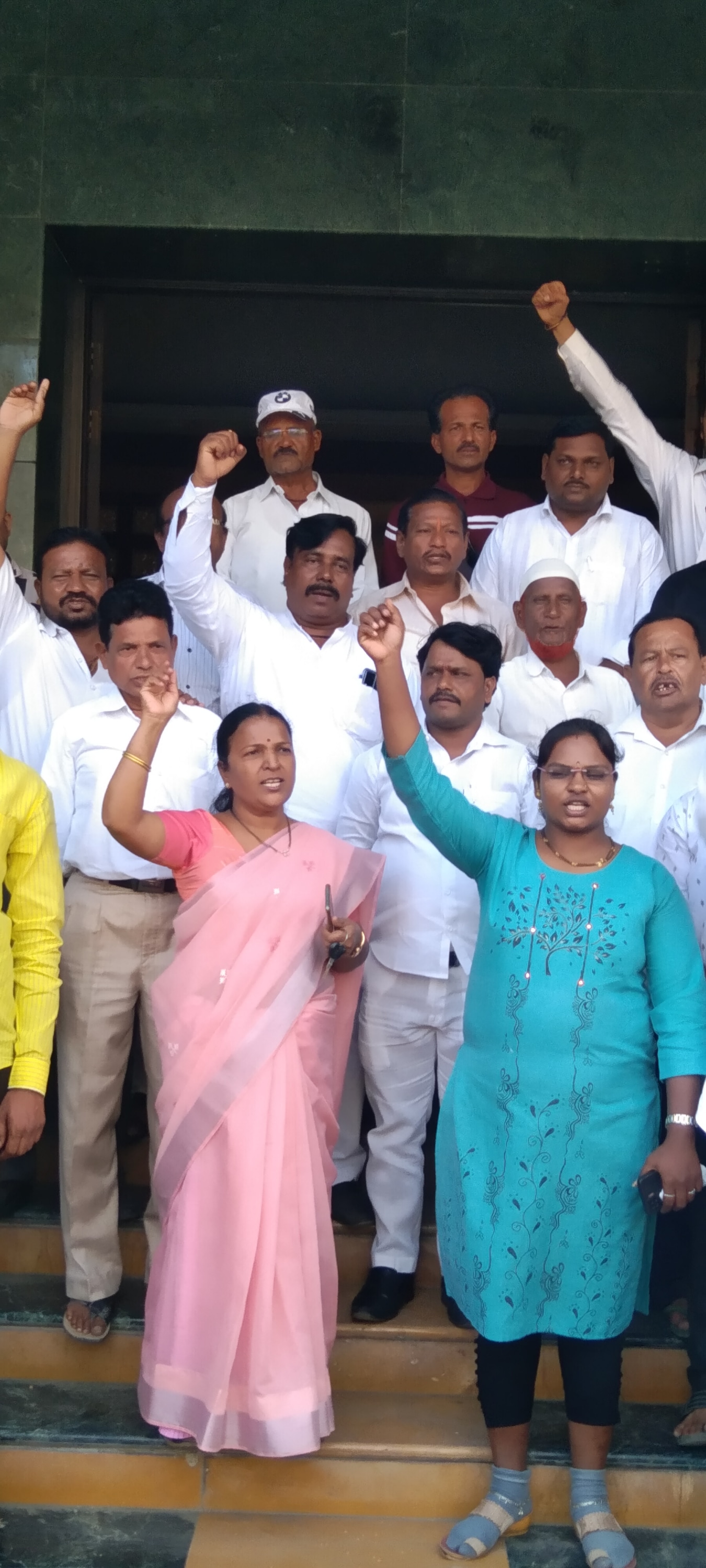 ओबीसी समाजाच्या राजकीय आरक्षणाच्या निकालानंतर राष्ट्रवादी काँग्रेस ओबीसी सेलच्या वतीने बारामती मध्ये जल्लोष