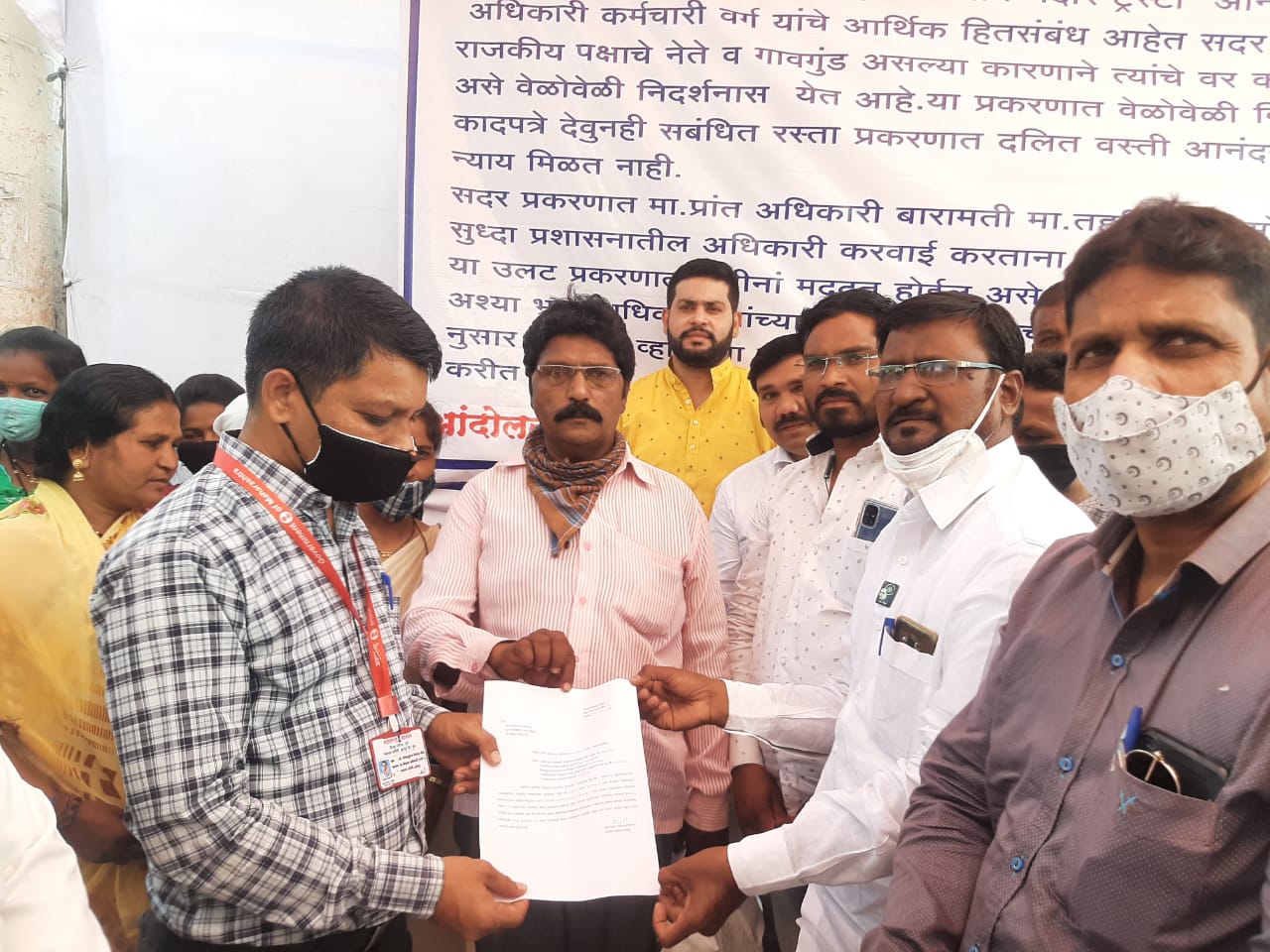 आनंदनगर येथे दलित वस्ती रस्ता प्रश्नावर सुरु असलेले वंचित बहुजन आघाडीचे आंदोलन मागे   