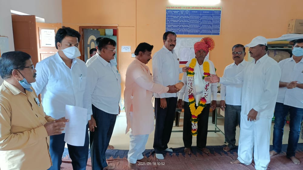 मळद, बारामती ग्रामस्थांच्या वतीने श्री रामचंद्र नाना मदने यांचा जाहीर सत्कार संपन्न
