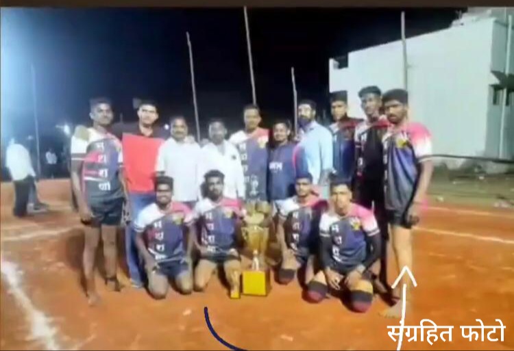 महाराष्ट्रातील कब्बडी क्षेत्र हळहळलं, कब्बडी संघाच्या गाडीला अपघात.