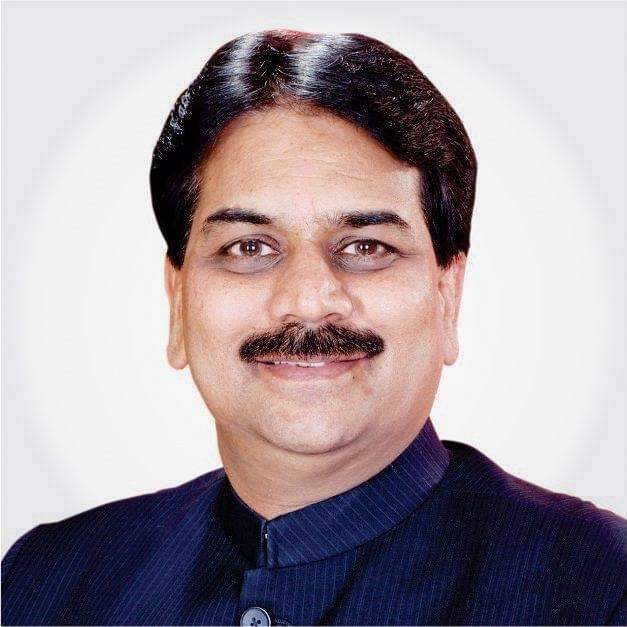 काठावर पास झालेले राज्यमंत्री भरणे विकासाच्या पोकळ गप्पा मारत आहेत...      -- हर्षवर्धन पाटील 