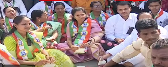बारामतीत कांदा आणि दूध दरवाढीसाठी राष्ट्रवादी(शरद पवार गट)  चे आंदोलन