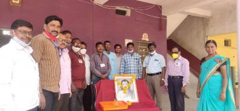 क्रांतीज्योती सावित्रीबाई फुले यांच्या स्मृतिदिनी म.ज्यो. फुले विद्यालयात अभिवादन. 