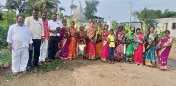 आधुनिक सावित्रिंची आधुनिक वटपौर्णिमा; वटपौर्णिमेदिवशी सरडेवाडी महिला व ग्रामस्थांनी केली वटवृक्ष लागवड