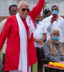 आदरणीय मा. खासदार, तथा मा.आमदार भाई केशवराव धोंडगे साहेब मराठवाडा रत्न पुरस्काराने सन्मानित