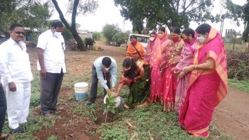 १०० वटवृक्षाची लागवड करून कांदलगावात वटपौर्णिमा साजरी